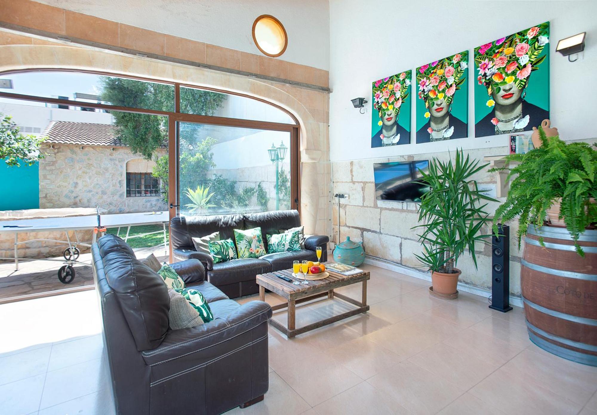Owl Frida - Exclusive Holidays Villa